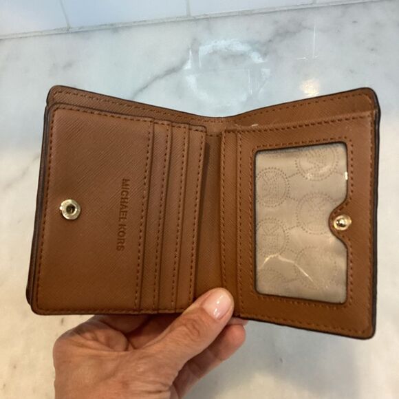 Michael Michael Kors Signature Print Jet Set Travel Flap Card Holder - Picture 12 of 15